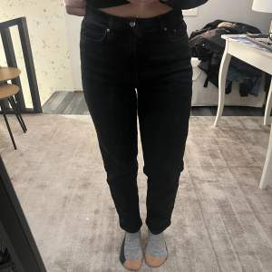 Svarta jeans från Gina! Stl 38, mycket stretch Knappt använda 