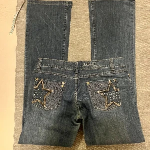 Lågmidjade bootcut jeans  - Lågmidjade bootcut jeans med coola ficor! Midjemått 41cm, innerbenslängd 85cm❤️‍🔥❤️‍🔥