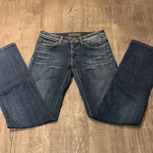 Acne jeans  - Så himla fina acne jeans!🤗 säljer nu pågrund för att dom är försmå för mig. Jätte fin blå färg och passar till allt💗