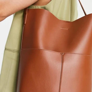 Brun väska - Väldigt rymlig 