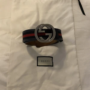 Guccibälte - Säljer mitt guccibälte som användts men fortfarande har mycket kvar att ge. Självklart äkta. Kan gå ner lite i pris vid snabb affär. Frakt ingår