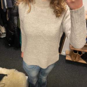 Jätte fin stickad beige tröja fårn vero moda!💖 super fint skick 