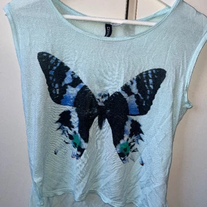 T-shirt  - Knappt använd 