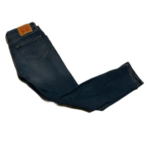 Levis 511 32/32 - Skick 8/10 Väldigt snygga och sköna Skriv om du har frågor