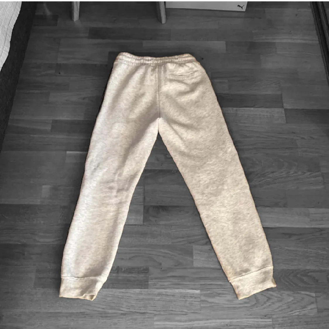 Ljusgråa psg byxor - 90