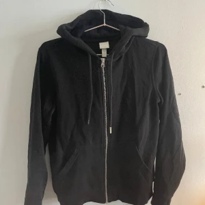 Zip hoodie - Vanlig snygg hoodie med zip. Storlek XS.