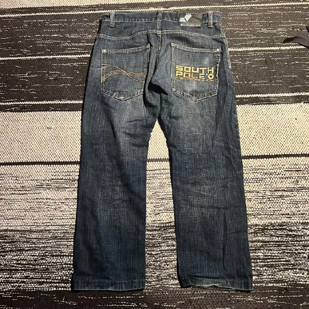 Skit feta southpole jeans i bra condition! Väldigt skön passform. Pris går att diskuteras.  (Förra säljarens bilder). Jeans & Byxor.