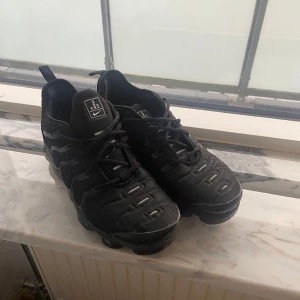 Nike vapor max plus - Knappt använda då de inte passade min stil. Kan gå ner i pris vid snabb affär 