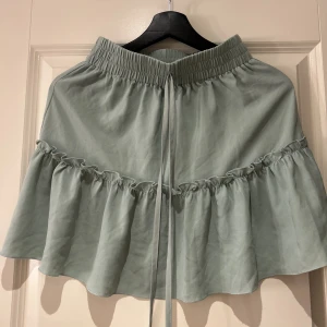 Shein kjol  - Jätte fin kjol från shein. Aldrig använt. Storlek XS  Mint färg 