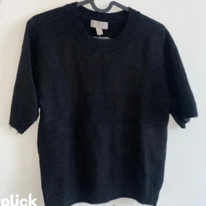 Stickad t-shirt - Nyskick! Strl L men passar som en s/m💗