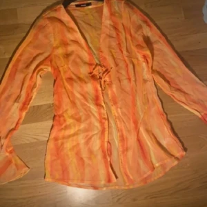 Coverup  - Använts en gång. Väldigt snygg och kan användas för fester eller för stranden 