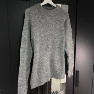 Stickad tröja  - Bra skick aldrig använd