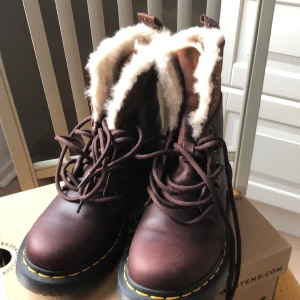 Doc Martins  - Doc Martins s 36 använda 1 gång, tyvärr var de för små