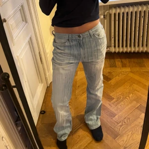 Asssssnygha jeans  - Lite randigt mönster och sjukt fräsch tvätt på jeansen! Obs!!! Kan skickas senast söndag