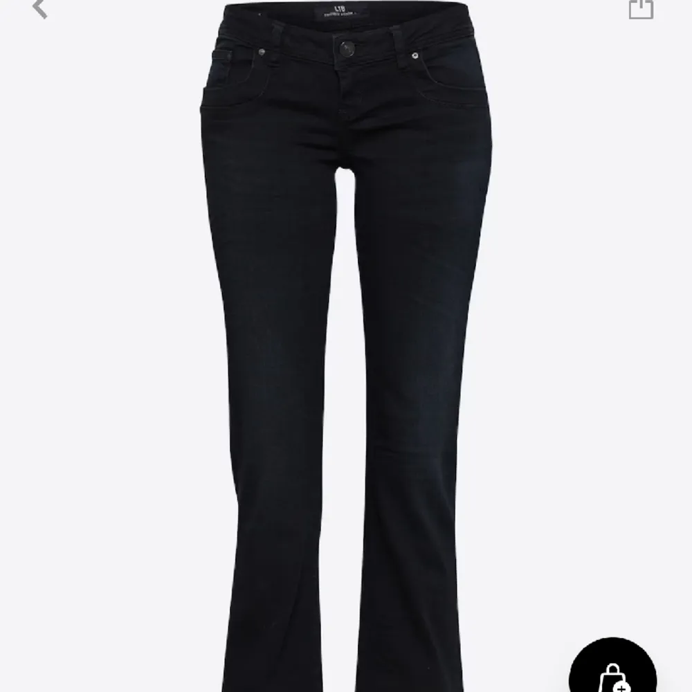 Hej jag säljer nu mina Ltb jeans. Dem är låg midjade och är modellen Ltb bootcut Jeans ’valerie’. Dem är som nya och är som nya. (Ny pris 915kr) men säljer för 780kr. Jeans & Byxor.