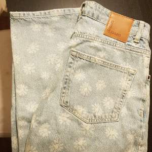 Jeans 27-30 från bik bok straight waist köparen står för frakten