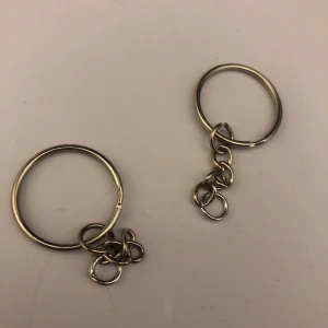 Nyckelring  - Nyckelring med valfri berlock! (tryck inte på köp nu utan skriv privat)