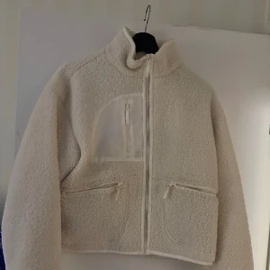 Vita jacka - Tar plats. mycket bra skick, 3 fickor. 