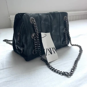 SÖKER!! - söker denna zara väskan, kan köpa för 300-400kr💓💓