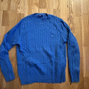 Gant  - Kabelstickad Gant tröja. Bra skick, knappt använd. Nypris: 800kr Pris: 200kr