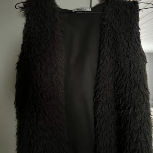 Päls väst - Fin grå päls väst. Storlek XS men passar även en S. 💕