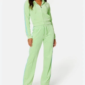 Juicy couture tracksuit - Juicy couture set i strl S, använd fåtal gånger. Inköpt för 1999kr
