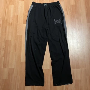 Tapout mjukbyxor - Tapout mjukbyxor i strl M🙏💯säljer pga ingen användning🐺pris går diskuteras 🙏💯