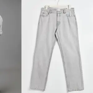 Grå jätte fina jeans från Gina tricot🤍 Inga defekter!