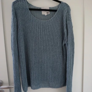 Blå stickad tröja  - Blå stickad tröja från Lager157 storlek M. 