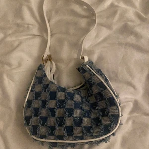 Väskor - Säljer olika väskor, 50kr styck. 