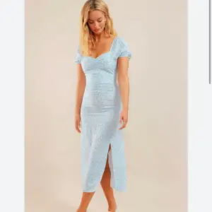 Säljer denna blåa klänningen från chiquelle. Använd endast en gång, storlek S🥰