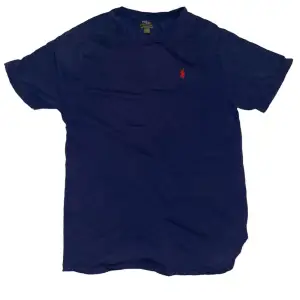 Marinblå T-shirt från Ralph Lauren. 8/10 skick 🔥🔥🔥