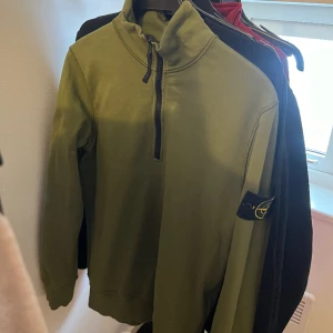 Stone island half zip - Köptes i början på vintern 9/10 skick Storlek M 1500kr Kom om för fler bilder