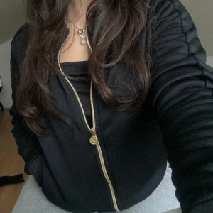 Svart puma kofta  - Fick den här av min stora syster, har aldrig använt den men den är i bra skick. Skriv gärna om ni har några frågor 💕