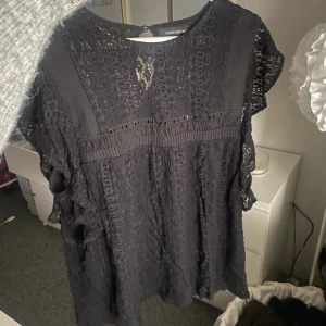 As fin fest topp  - Såå snygg topp från forever new i storlek M, men passar mig som har S i vanliga fall!!