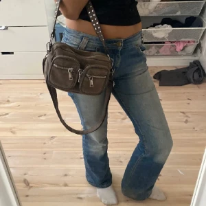 Noella väska  - En as snygg Noella väska i en trendig brun färg 😋🥰