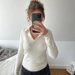 långärmad tröja med krage  - knappt använd, köpt från kings queens, ka:nt copenhagen, passar mer som s