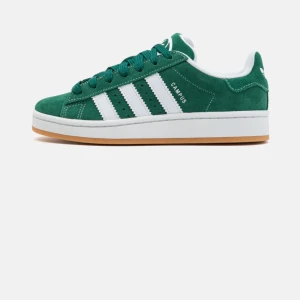 Campus Adidas  - Säljer mina adidas campus i storlek 38. Använd fåtal gånger, kom privat för bilder. Köpts i våras för 1200kr, säljer för 700kr. Pris går att diskuteras👟👟