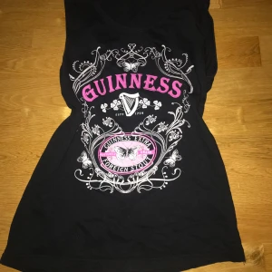 Guinness - Cool guinness t shirt aldrig andvänd. Pris kan diskuteras❤️