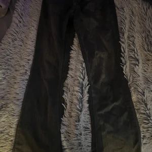 Jeans - Blivit för små använt få gånger 