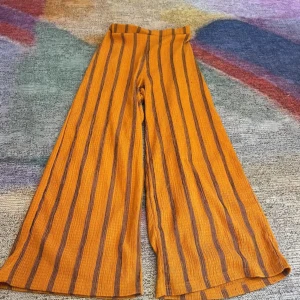 Cost:Bart sommar byxor  - Använd bara några gånger. Perfekt till sommaren, storlek 134cm. 