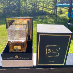 Lattafa Khamrah - Säljer nu min Khamra då jag rensar bland min kollektion. Kommer med full presentation. Ca 93 ml kvar. Tar emot byten så de är bara att skriva, mest intressant i att byta mot är SWY Intensley, PDM Sedley, men det är bara att ge förslag