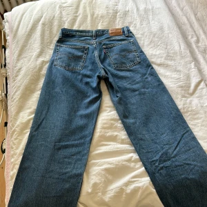 Levi’s Baggy Dad jeans - Waist 25, length 34. Bought two months ago, barely used (perfect condition) . Midwash blue.