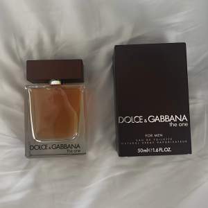 Säljer nu denna Dolce&Gabbana The One edt. 50ml från början och ni ser hur mycket som är kvar. Hör av er vid frågor!