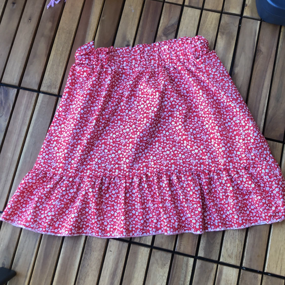 Röd blommig kjol från Shein - 90