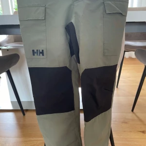 Friluftsbyxa barn - Storlek 152, obetydligt använda