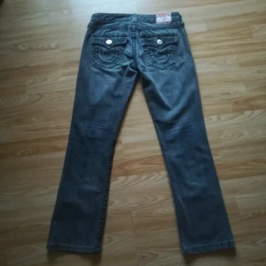 True religion jeans  - Jätte söta men använder dom inte ofta så vill sälja !