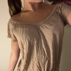 Finare T-shirt - Säljer denna jättefina  T-shirt som är i helt nyskick och aldrig använd!!💝 