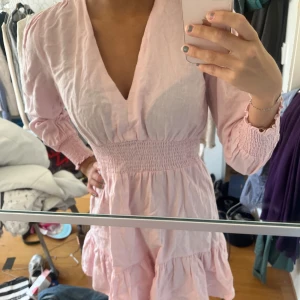 Fin klänning - Söt klänning från Zara som inte säljs längre; Storlek 36/S 😊