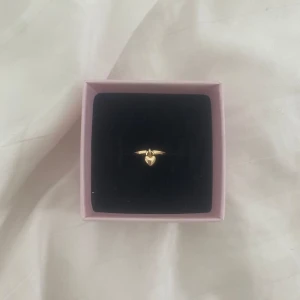 Hjärtring - En fin hjärt ring! Är rostfritt och är i fint skick!❤️ +  en gåva och skickas inom 24h!!